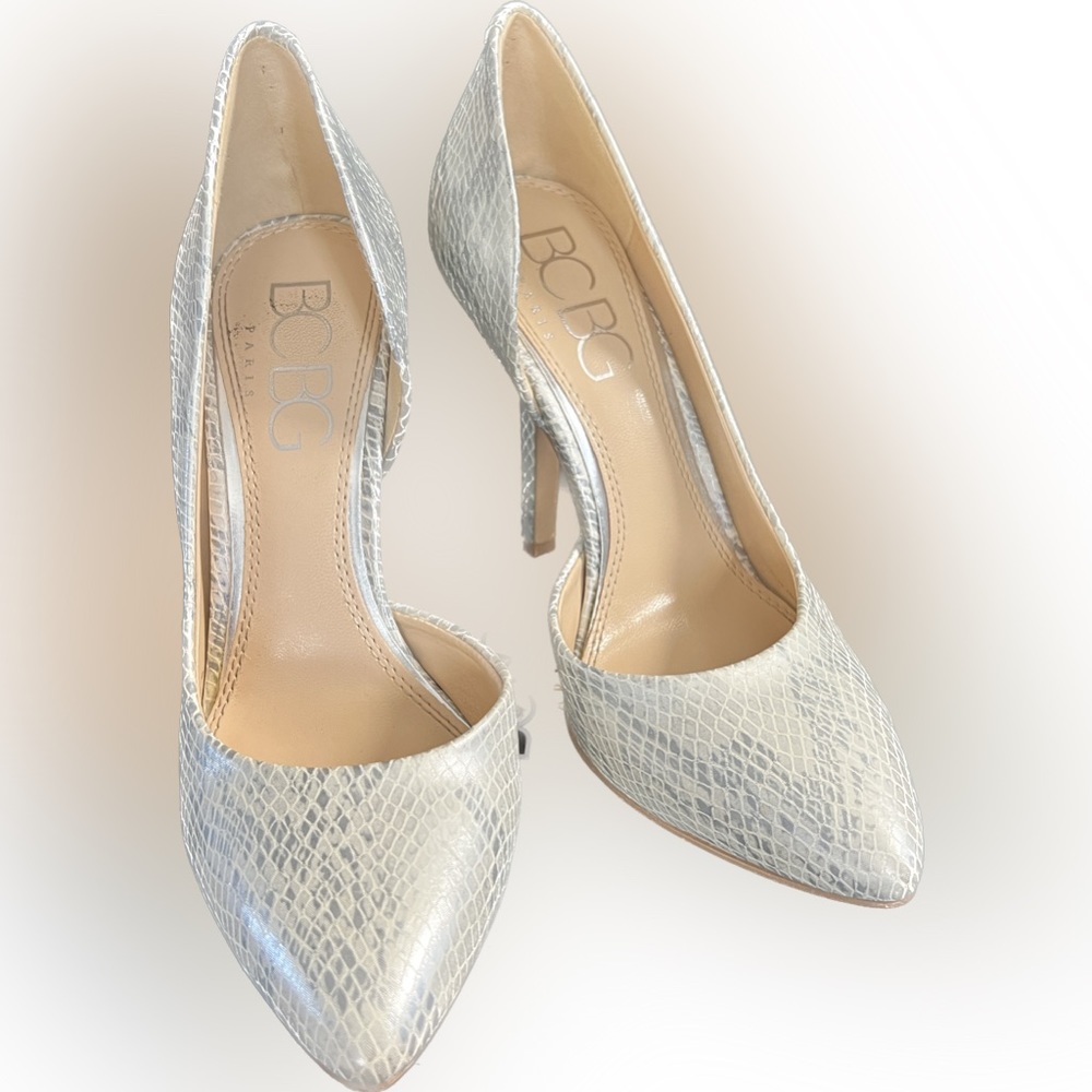 BCBG Maxazria Women's Jaze Classic Pump Stiletto Heels Shimmer Grey Size 5 1⁄2